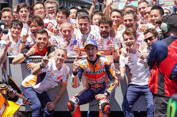 Marc Marquez dan tim Repsol Honda merayakan kemenangan di MotoGP Spanyol 2019