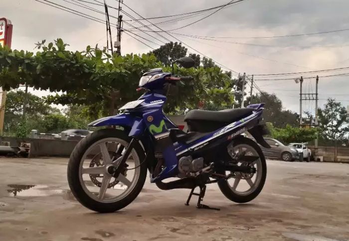 Yamaha 125ZR Movistar