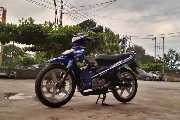 Yamaha 125ZR Movistar