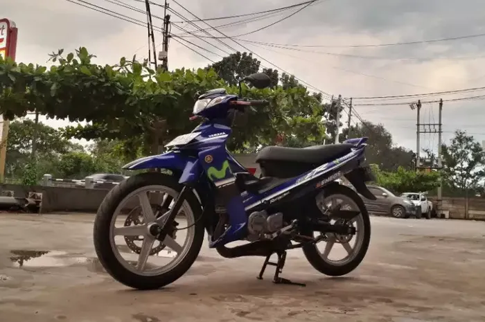 Yamaha 125ZR Movistar