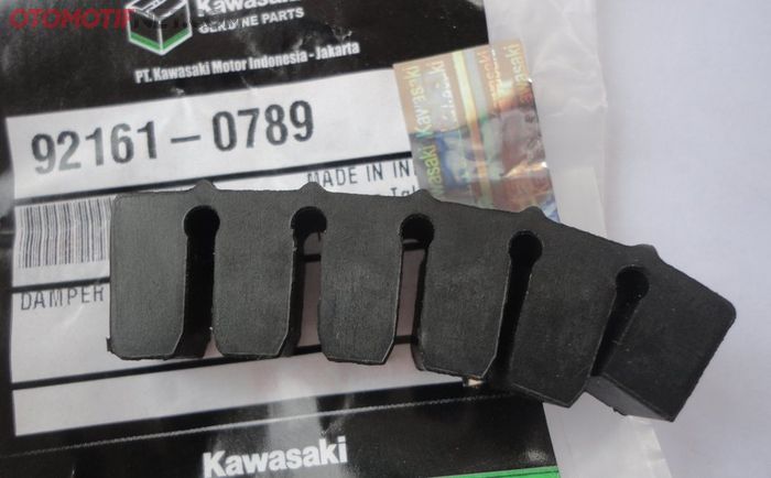 Karet peredam getaran blok mesin Kawasaki KLX 150