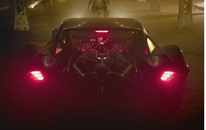 Mesin di bagianbelakang dibiarkan terekspos