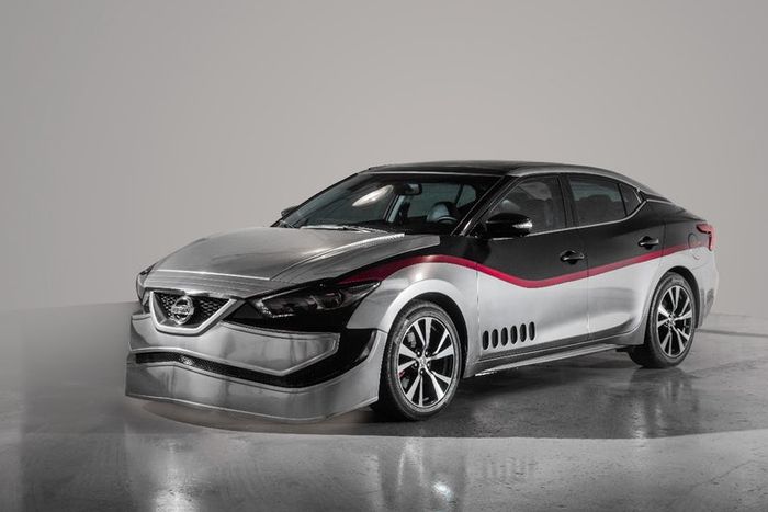Sementara tampang dengan Nissan Maxima dibuat mirip Kapten Phasma