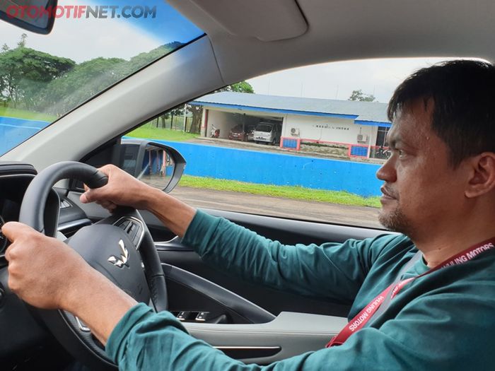 Namun dengan 5-seater, justru membuat ruang untuk penumpang maupun barang jadi sangat lega.