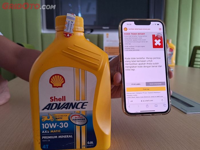 Oli Shell yang diduga palsu karena saat QR code di-scan, data yang terbaca tidak valid.