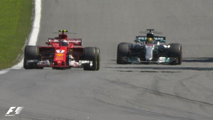 Kimi Raikkonen berhasil menahan tekanan dari Lewis Hamilton dalam perebutan posisi ketiga