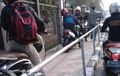 Polisi Punya Cara Biar Pemotor Enggak Lewat Trotoar, Enggak Peduli Silakan Nyangkut