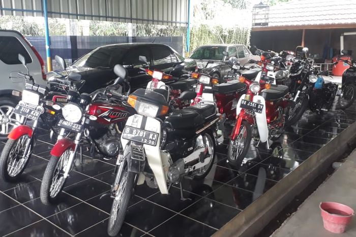 Deretan motor tua yang dijual di Jihal Classic Motor