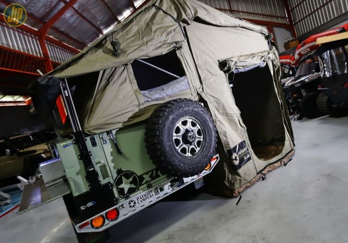 Dengan trailer camper ini, siap camping dimana saja. 