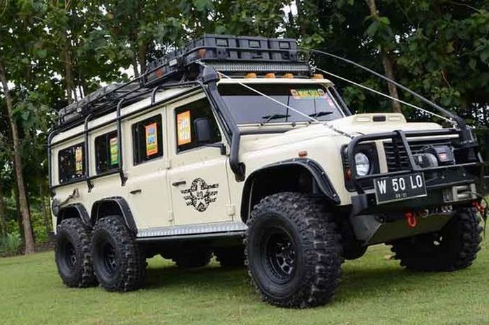 Land Rover Defender diubah beroda 6