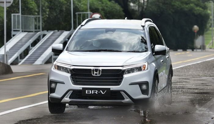 All New Honda BR-V dijajal di sirkuit tertutup di kawasan pabrik Honda di Karawang (29/11)