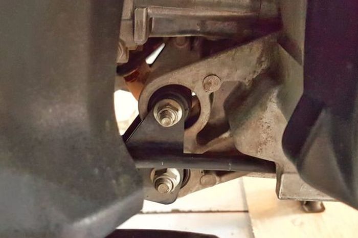 Ciri-ciri engine mounting motor matic rusak 
