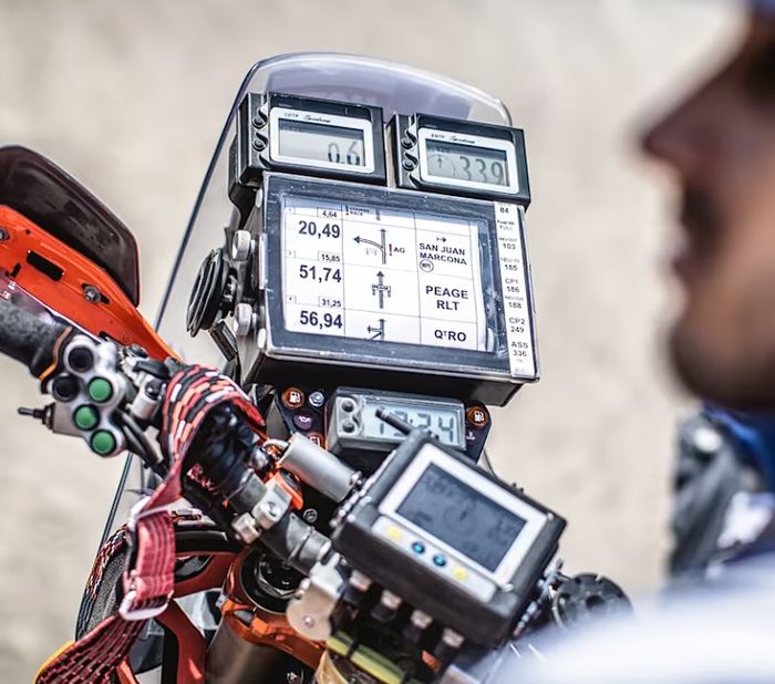 Contoh dasbor motor KTM 450 Rally