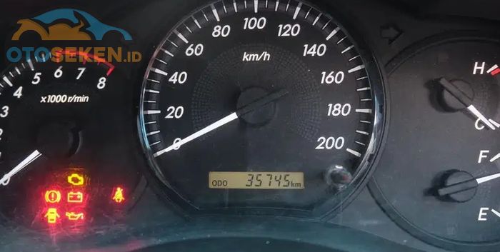 Odometer Innova 2.0 E MT 2014 di Tira Auto baru 35 ribu km
