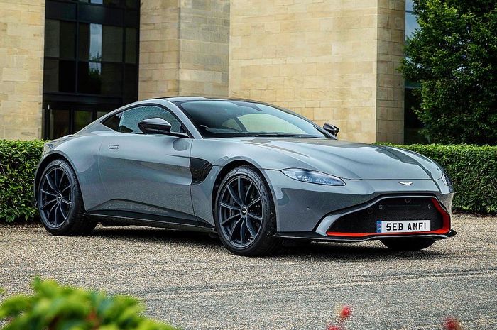 Aston Martin Vantage AMR yang disiapkan untuk Sebastian Vettel setelah resmi diumumkan jadi pembalap tim Aston Martin