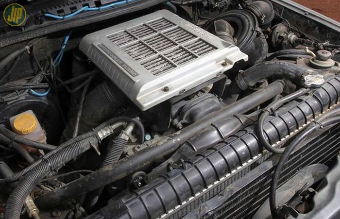 Mesin Toyota Hilux 1-KZ 3000 cc turbo diesel jadi andalan Dicky sebagai pengganti mesin bawaan Suzuki Vitara. 