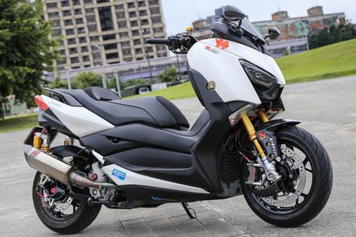 Modifikasi Yamaha XMAX bertampang kalem