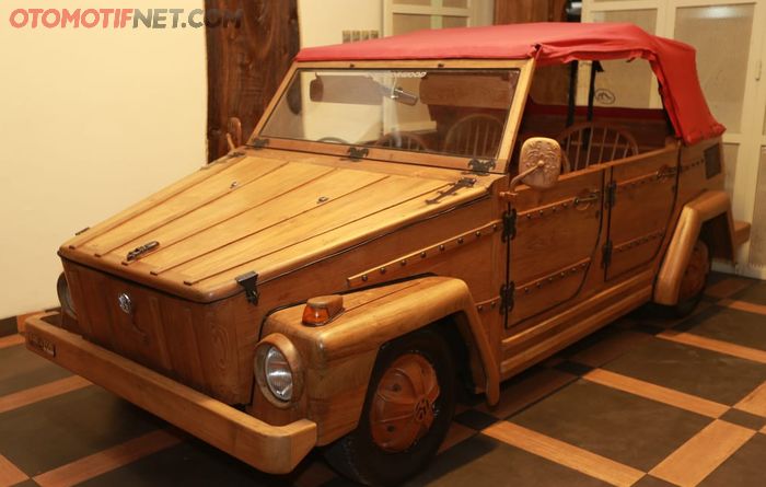 VW Safari ini juga berbahan kayu dan bisa jalan
