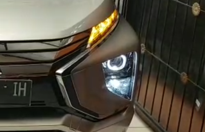 headlight custom pada Mitsubishi Xpander