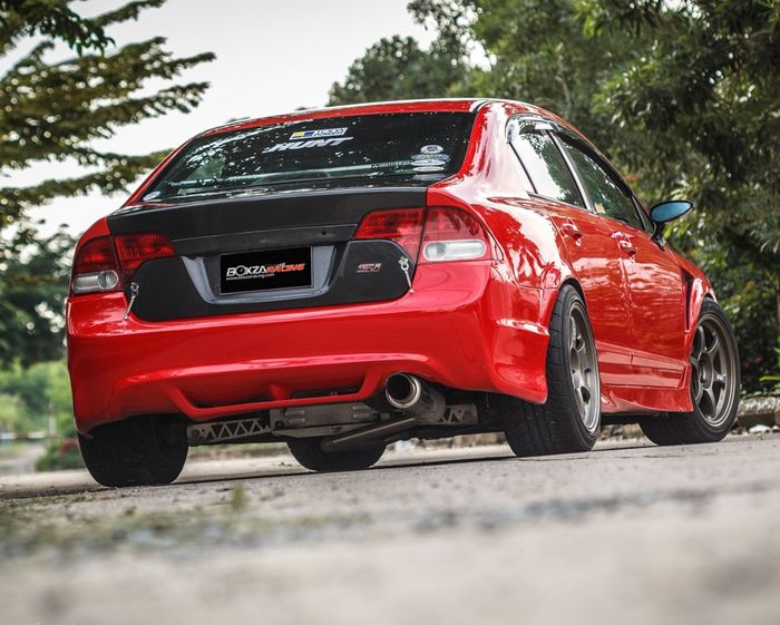 Tampilan belakang modifikasi Honda Civic FD2 mencangkok part milik SI