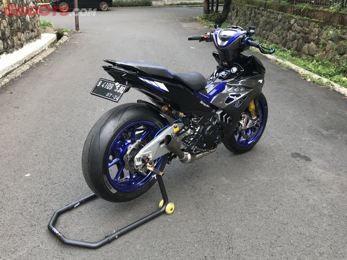 Yamaha MX King sukses jadi bebek hypersport, dijejali banyak part limbah moge!