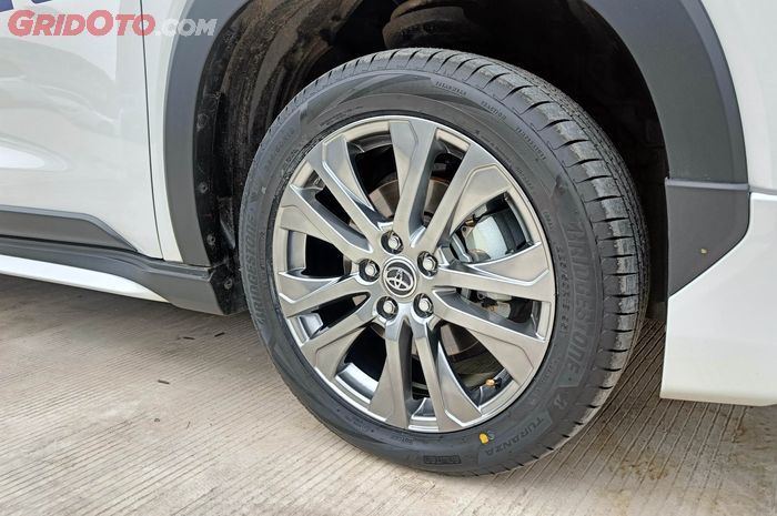 Ilustrasi Bridgestone Turanza 6 untuk Innova Zenix
