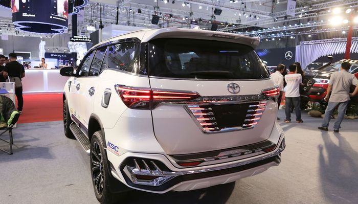 Buritan  modifikasi Toyota Fortuner dari Vietnam