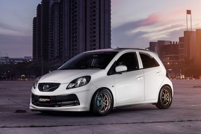 Modifikasi Honda Brio lawas gaya minimalis tapi tetap sporty