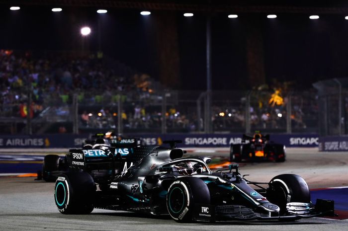 Lewis Hamilton masih kokoh berada di puncak klasemen sementara F1 2019, sedangkan Charles Leclerc berhasil menggeser Max Verstappen