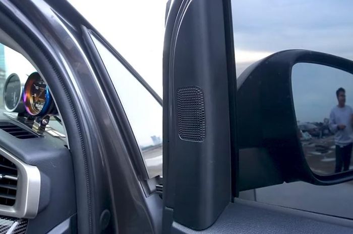 Jika dulu aliran modifikasi audio mobil ekstrim pasang banyak speaker, sekarang lebih banyak mengarah OEM look tanpa banyak ubahan.