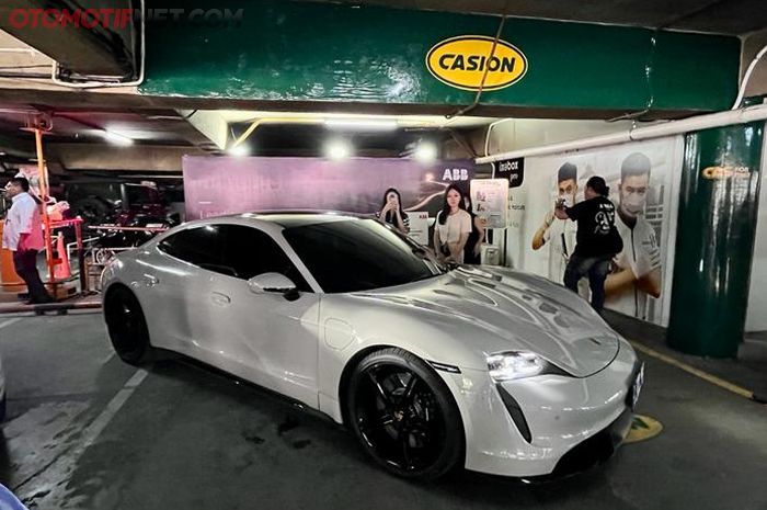 Peresmian charging station mobil listrik Casion di Cilandak Town Square