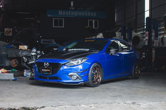 Modifikasi Mazda3 street racing asal Thailand ini masih berlanjut