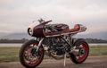 Ducati 916 Monoposto Gaya Retro Cafe Racer Disokong Kaki-kaki Baru
