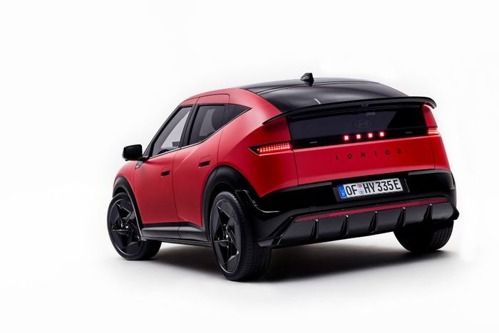 Tampilan belakang Hyundai IONIQ 3