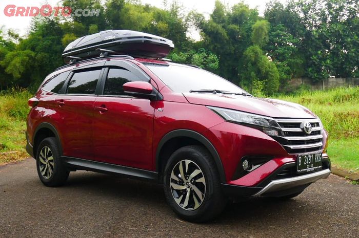 all new Rush dengan roof box Whale Overlander