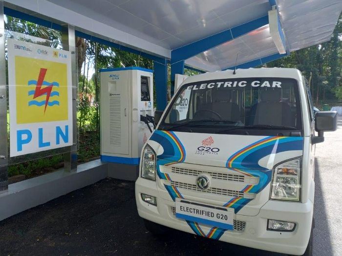 DFSK Gelora E dilengkapi fast charging sehingga pengisian daya 20% - 80% hanya membutuhkan waktu 80 menit.