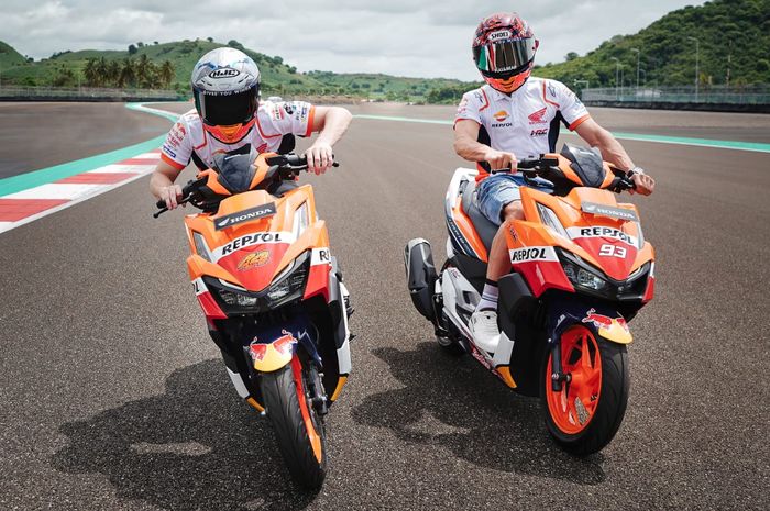 Honda Vario 160 nomer 93 untuk sang juara dunia 8 kali Marc Marquez, dan nomor 44 untuk rekan satu timnya Pol Espargaro.