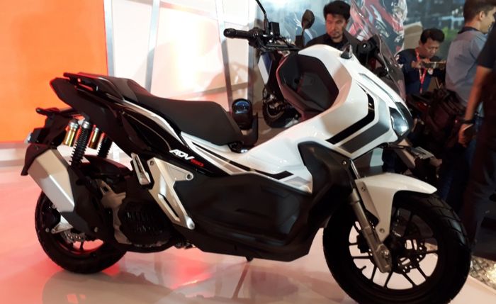 Honda ADV 150 warna Advance White