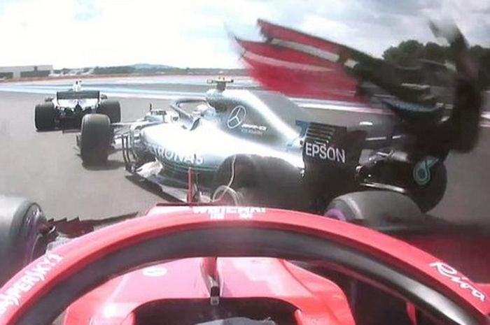 Sayap depan mobil Sebastian Vettel lepas dan menyebabkan ban kiri belakang mobil Valtteri Bottas pecah akibat bentrokan di GP F1 Prancis