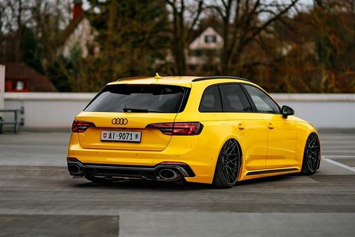 Tampilan depan Audi RS4 Avant