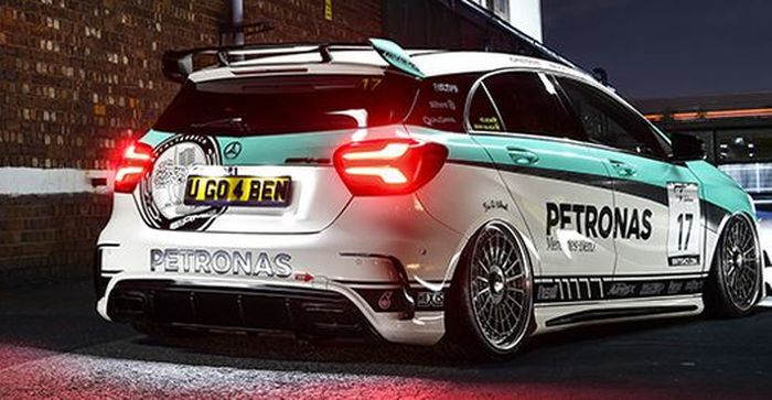 Tampilan belakang modifikasi Mercedes-AMG A45