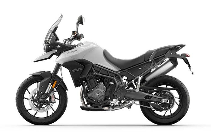 Triumph Tiger 900 versi standar berwarna Pure White.