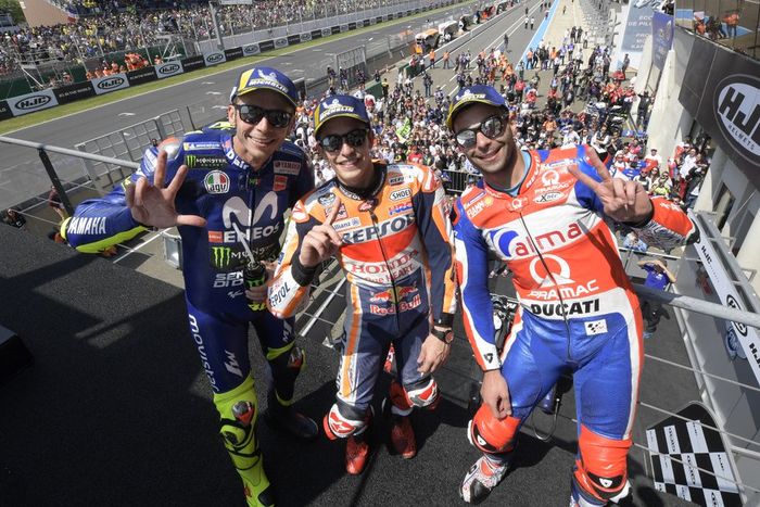 Finish ketiga di MotoGP Prancis, Danilo Petrucci (kanan) raih podium keempat sepanjang kariernya di 