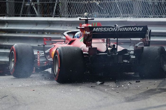 Crash Charles Leclerc di kualifikasi membuatnya mundur dari balapan F1 Monako 2021