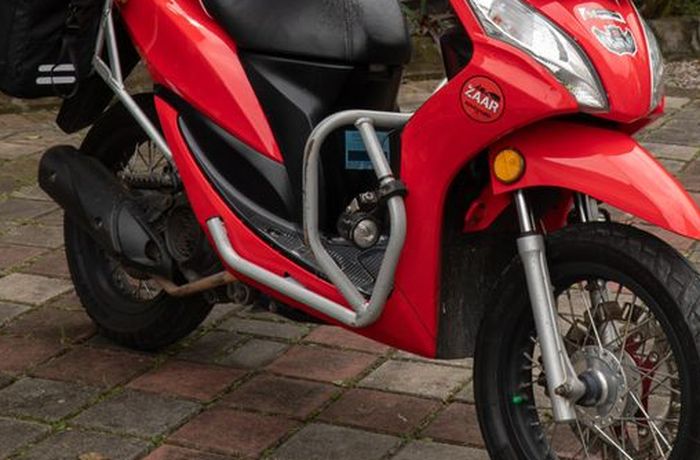 Crash bar custom di Honda Spacy.