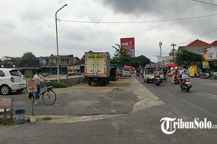 Sopir truk boks jadi sasaran hipnotis pengendara PCX merah. Pakai modus ini di awal