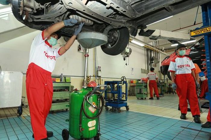 Segini jarak tempuh yang dianjurkan untuk ganti oli transmisi mobil diesel Kijang Innova (foto ilustrasi)