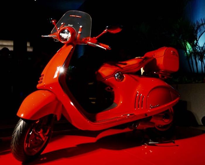 Vespa 946 RED