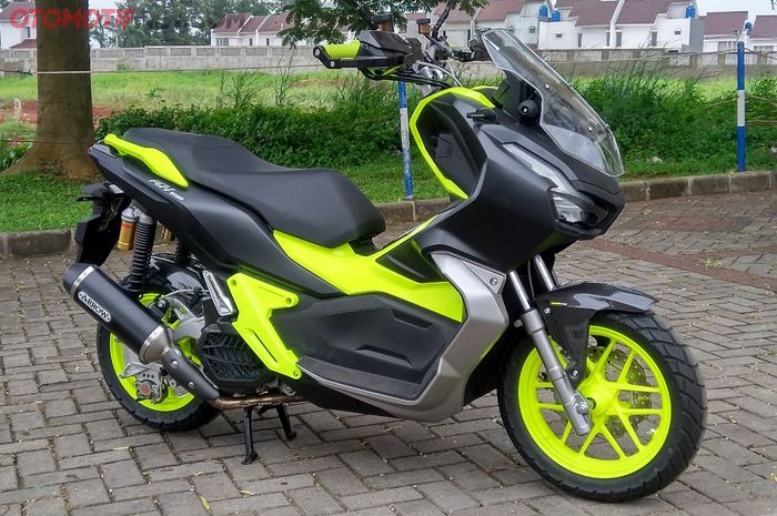 Honda ADV 150 pakai panel karbon Carbone