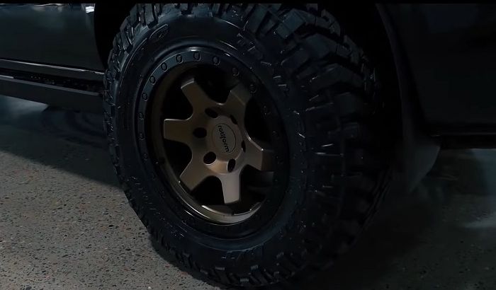 Modifikasi Ford Everest dipasangi pelek Rotiform SIX-O 17 inci dan ban Nitto Trail Grappler